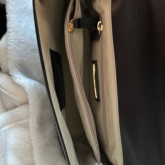 Authentic beautiful Valentino Bag with the gold accent arm loop. - Picture 5 of 6